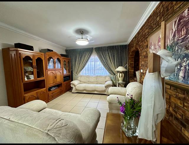 3 BEDROOM HOUSE FOR SALE IN MEER EN SEE